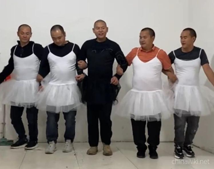 5 dads live stream dancing to save children with cancer