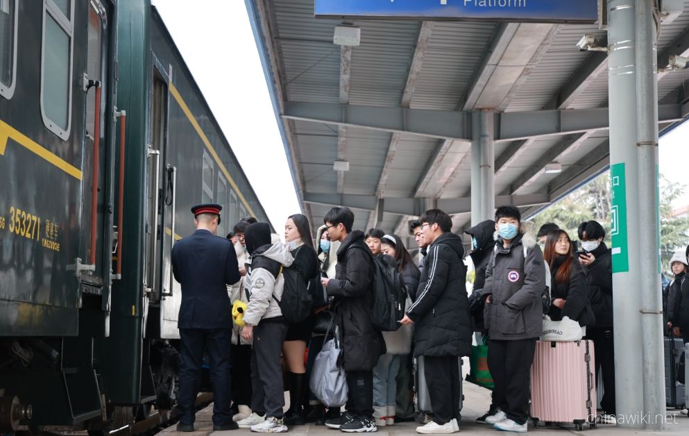 China's railway sends over 400 million passengers during the Spring Festival travel rush - chinawiki.net